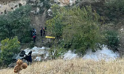 Siirt'te Araç Uçurumdan Yuvarlandı: 1 Ölü 1 Yaralı! Kazanın Dün Olduğu Ekiplere Yeni Bildirildiği İddiası