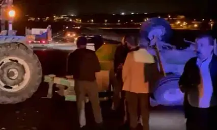 Siirt'te hafif ticari araç ile traktör çarpıştı: 2 yaralı
