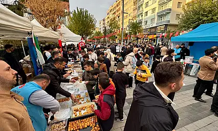 Siirt'te Hayır Çarşısı Düzenlendi: Gelirler Gazze'ye Gönderilecek
