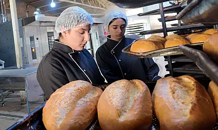 Siirt'te Meslek Lisesi Öğrencilerinin Emeği 14 Bin Ekmekle Sofralara Ulaşıyor