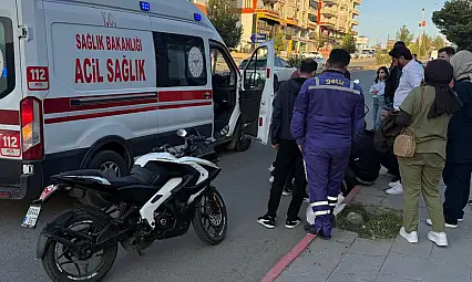 Siirt'te Motosiklet Sürücüsü Yayaya Çarpmamak İçin Direksiyonu Kırdı: 1 Yaralı