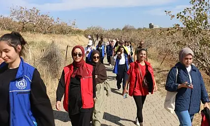 Siirt'te Öğrenciler Mor Yakup Manastırı'na Doğa Yürüyüşü Düzenledi