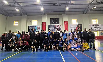 Siirt'te Okul Sporları Badminton Müsabakaları Sona Erdi