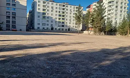 Siirt'te Otopark Sorunu: Kalıcı Çözüm Yerine Geçici Adımlar! Çok Katlı Otopark Yapmak Şart!