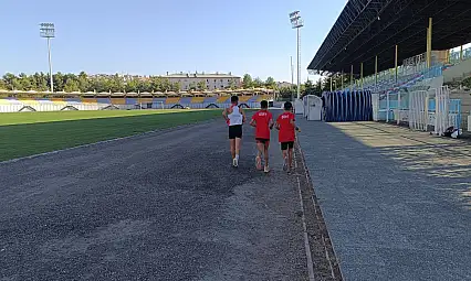 Siirt'te Sporcular Asfaltta Koşuyor: Yeni Stadyum Var, Tartan Pist Yok! Türkiye'nin Hiçbir Yerinde Böyle Bir Durum Yok