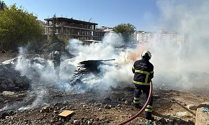 Siirt'te Tandır İçin Hazırlanan Çalı ve Odunlar Alev Aldı