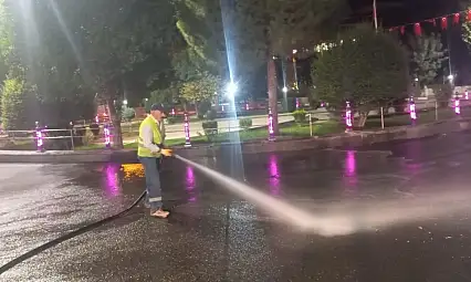 Siirt'te Temizlik Ekiplerinden Temizlik Mesaisi