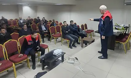 Siirt'te üreticilere fıstıkta verimi artırma teknikleri anlatıldı