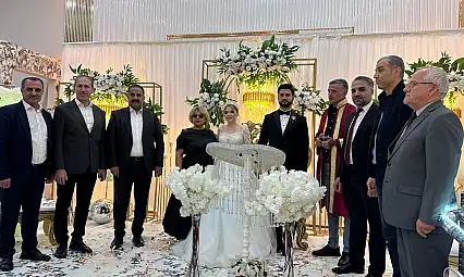Siirt'te Uslu ile Nas Ailelerinin Mutlu Günü! Siyasetten, Bürokrasiye Bir Çok İsim Bu Düğünde Bir Araya Geldi!