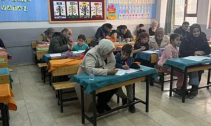 Siirt'te veliler öğrencilerle aynı sırada ter döktü