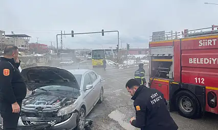 Siirt'te Yayalara Çarpmamak İçin Kaza Yaptı: 2 Yaralı