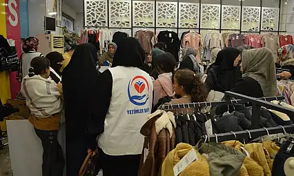 Siirt'te Yetimler Vakfı'ndan Kışlık Destek: Yüzlerce Yetim Çocuğa Mont ve Bot Dağıtıldı