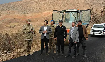 Siirt Tillo Kaymakamı Çanakcıoğlu, Ansuç Mezrası'ndaki Asfalt Çalışmalarını İnceledi