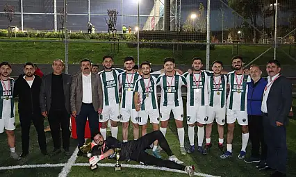 Siirtli Gençlerin Takımı İstanbul Ümraniye Futbol Turnuvasında Şampiyon Oldu