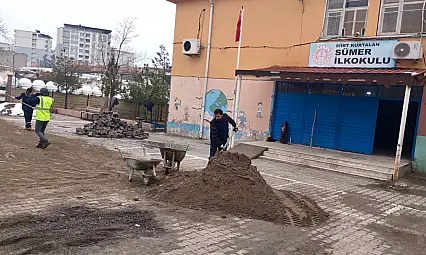 Sümer Mahallesi İlkokulu bahçesi yenilendi