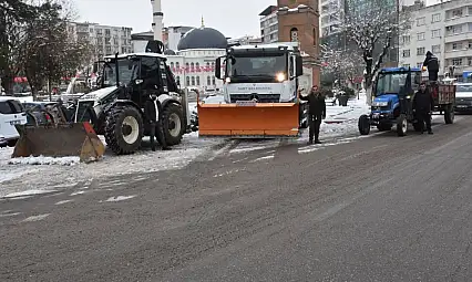 Yoğun kar öncesi ekipler sahaya indi, hazır bekliyor