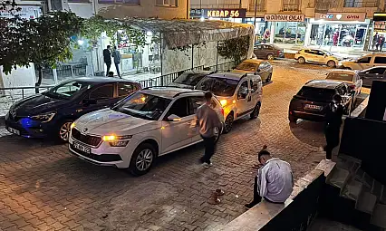 Yokuşta geri kayan araç hafif ticari araca çarptı: Maddi hasar oluştu