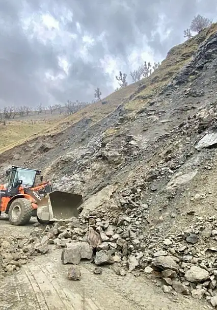 Batman'da şiddetli yağışlarla birlikte bazı köy ve mezra yolları ulaşıma kapandı