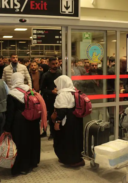 Şırnak'tan Suudi Arabistan'a İlk Direkt Uçuşla Giden 220 Umreci Memleketine Döndü