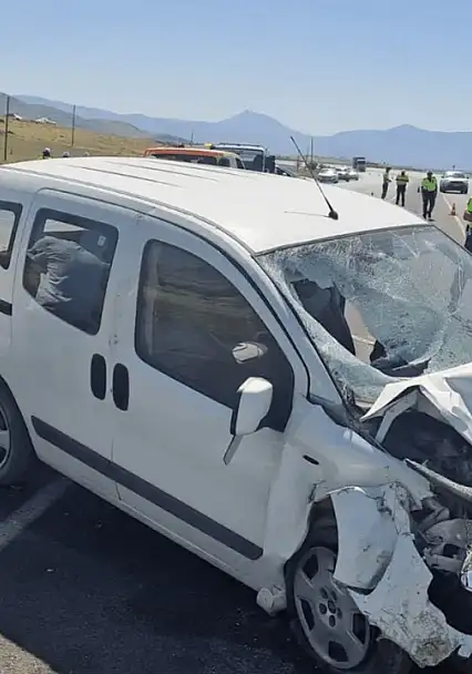 Van-Erciş Yolunda Kaza: Ticari Araç Askeri Araca Çarptı 1 Asker Şehit, 4 Asker Yaralı