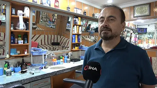 Siirt'te 'Kuaför' yerine 'berberi' tercih ediyor, klasik işletmesinde hala çeyrek asır önceki müşterisini tıraş ediyor