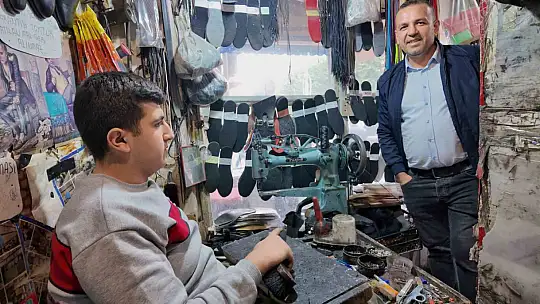 16 yaşında dükkanı devraldı, 3 buçuk metrekarede dede mesleğini sürdürüyor