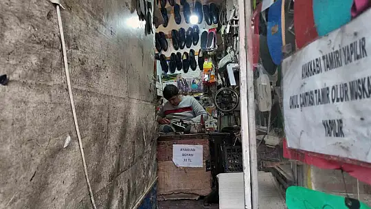 16 yaşında dükkanı devraldı, 3 buçuk metrekarede dede mesleğini sürdürüyor