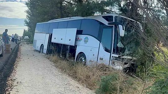 Diyarbakır Otobüsü Adıyaman'da Kaza Yaptı: 4 ölü, 1 yaralı