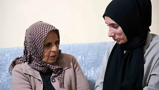 Ayrı şehirler, kayıp hayatlar: Cesetleri bulunamayan Gülistan Doku ve Siirtli Mekiye Akyel'in ailesi Diyarbakır'da bir araya geldi