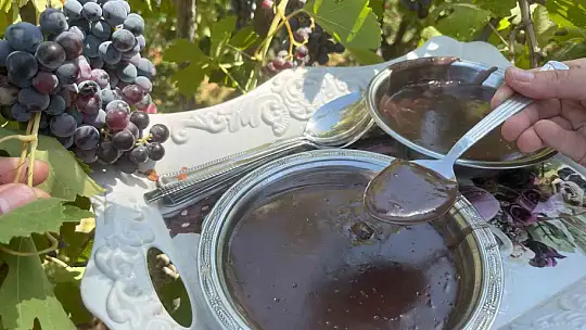 Batman Mereto Dağı'nda Siyah Üzüm Hasadı: Günlüce Köyünde Cevizli Sucuk ve Pestil Geleneği