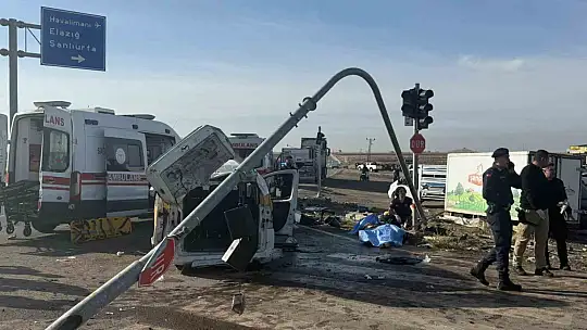 Diyarbakır'da tır ve iki aracı biçti: 2 ölü, 3 yaralı