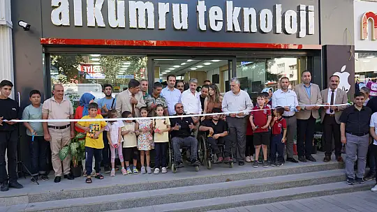 Siirt'te Alkumru Teknoloji Mağazası Açılışında Farkındalık: Engelli Bireyler Kurdeleyi Kesti