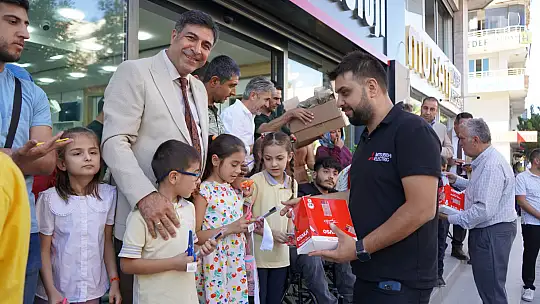 Siirt'te Alkumru Teknoloji Mağazası Açılışında Farkındalık: Engelli Bireyler Kurdeleyi Kesti