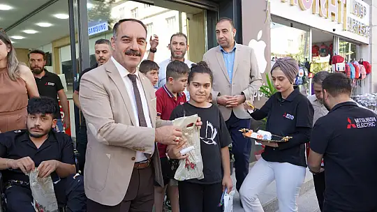 Siirt'te Alkumru Teknoloji Mağazası Açılışında Farkındalık: Engelli Bireyler Kurdeleyi Kesti