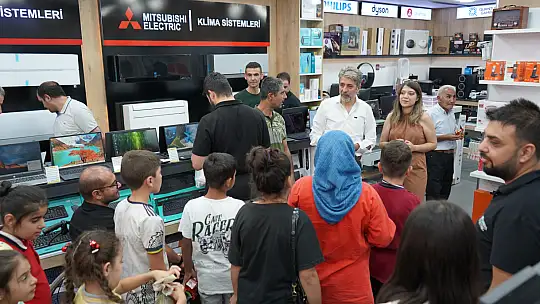 Siirt'te Alkumru Teknoloji Mağazası Açılışında Farkındalık: Engelli Bireyler Kurdeleyi Kesti