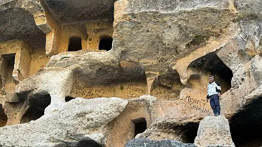 Siirt'in Sınırındaki Gabar Dağı'nda Saklı Cennet: '7 Katlı Apartman Mağarası'