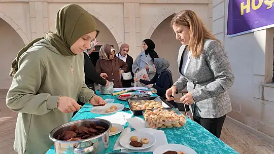 Siirt'te genç kursiyerler yöresel yemeklerle hünerlerini sergiledi