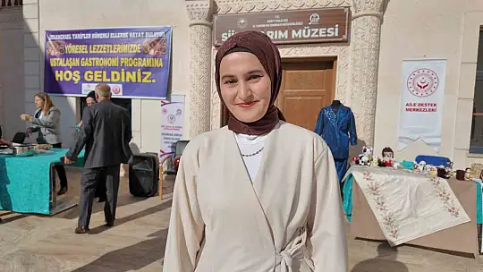 Siirt'te genç kursiyerler yöresel yemeklerle hünerlerini sergiledi