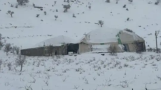 Mardin'nde yoğun kar nedeniyle kapalı halı sahanın çatısı çöktü