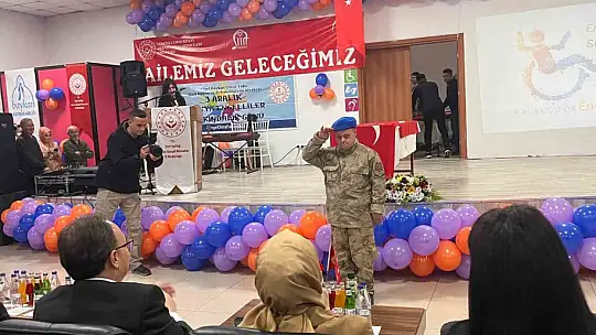 Siirt'te özel bireyler askeri kamuflaj giyerek yemin törenine katıldı