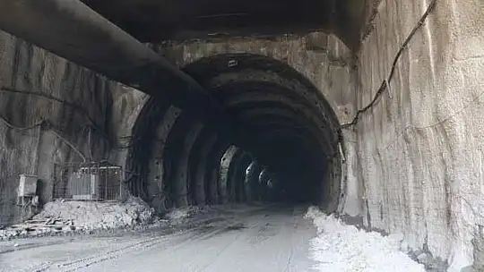 Siirt, Şırnak ve Van'ı birbirine bağlayan yolda çalışmalar hızlandı