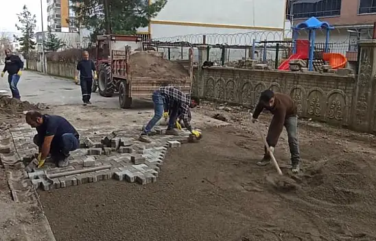 Kurtalan'da Hasar Gören Yollar Onarılıyor