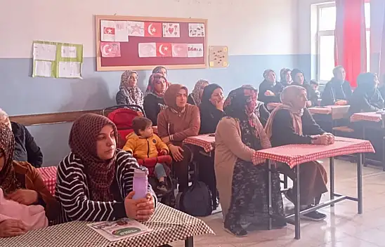 Siirt'te anneler çocukların sıralarına oturdu! Polis ekipleri uyuşturucuya karşı uyardı