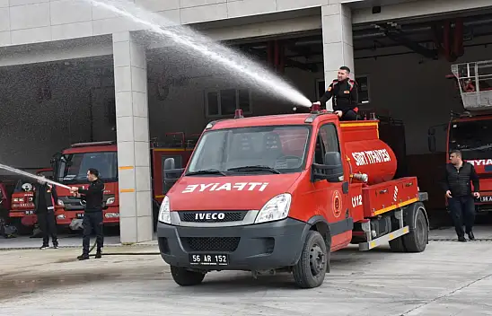 Siirt'te dar sokaklar için özel itfaiye aracı hizmete alındı