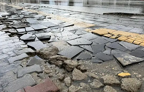 Siirt'te Kaldırım Sorunu Tepki Çekti: Engelli Geçişleri Kullanılamaz Hale Geldi