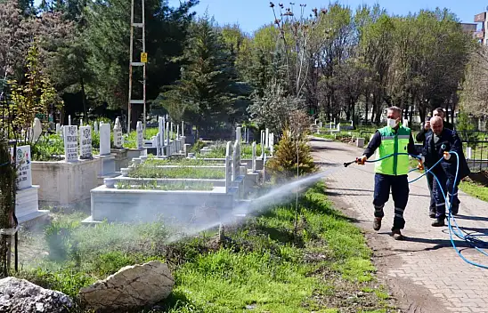 Siirt'te Mezarlıklarda Bahar Temizliği Başladı: İlk Çalışma Zevye'de