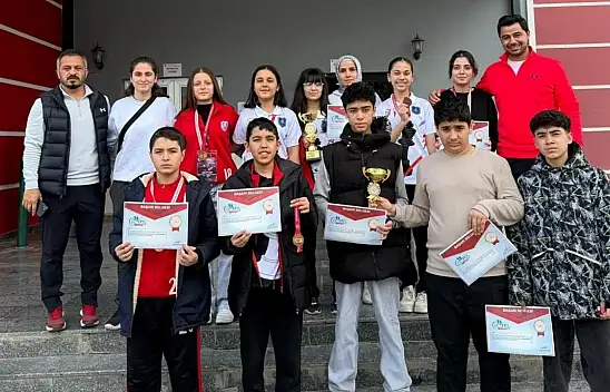 Siirtli öğrenciler Batman'dan şampiyonlukla döndü