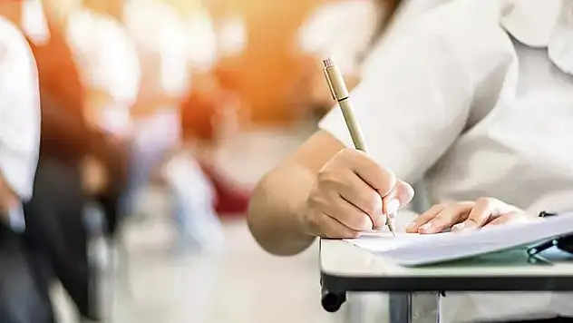 1.7 Milyon Öğrenci Açık Öğretimde: Liselerden Kaçış Sürüyor