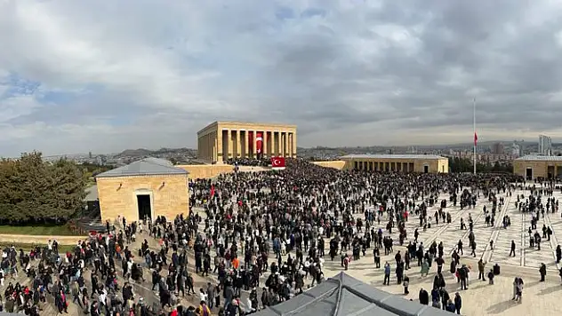 10 Kasım'da Anıtkabir'e Ziyaretçi Akını