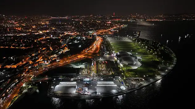 1923 Mum Yakıp 'Cumhuriyet'in Işıkları İlelebet Sönmeyecek' Dediler (VİDEOLU HABER)